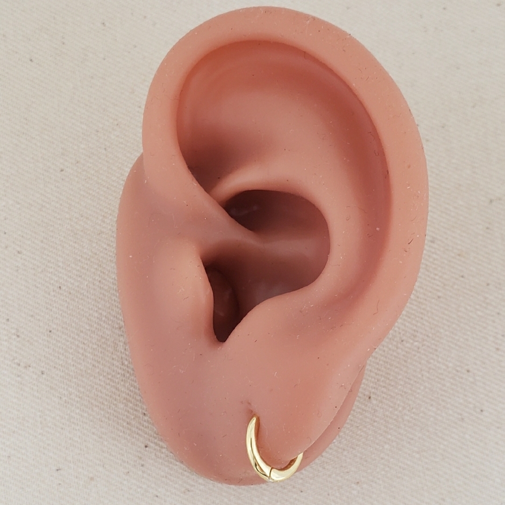 18K Gold Huggie Hoop Earrings